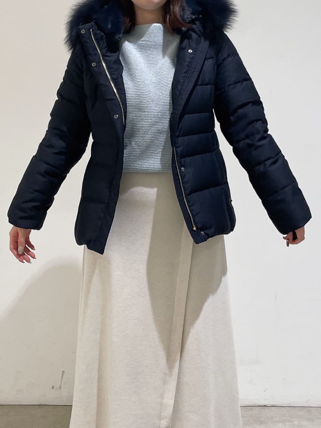 emikaさんの「INDIVI｜【名品／撥水／抗菌防臭】ショート丈リサイクルダウンコート」を使ったコーディネート