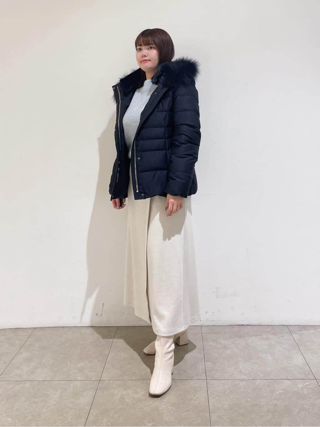 emikaさんの「INDIVI｜【名品／撥水／抗菌防臭】ショート丈リサイクルダウンコート」を使ったコーディネート