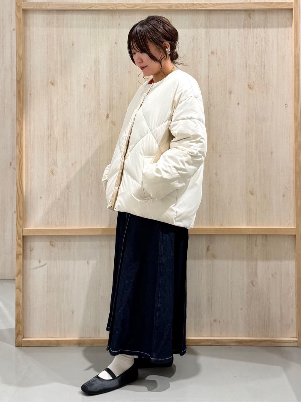 nanaさんの「THE SHOP TK｜きれいめにもカジュアルにも ノーカラーキルトジャケット」を使ったコーディネート