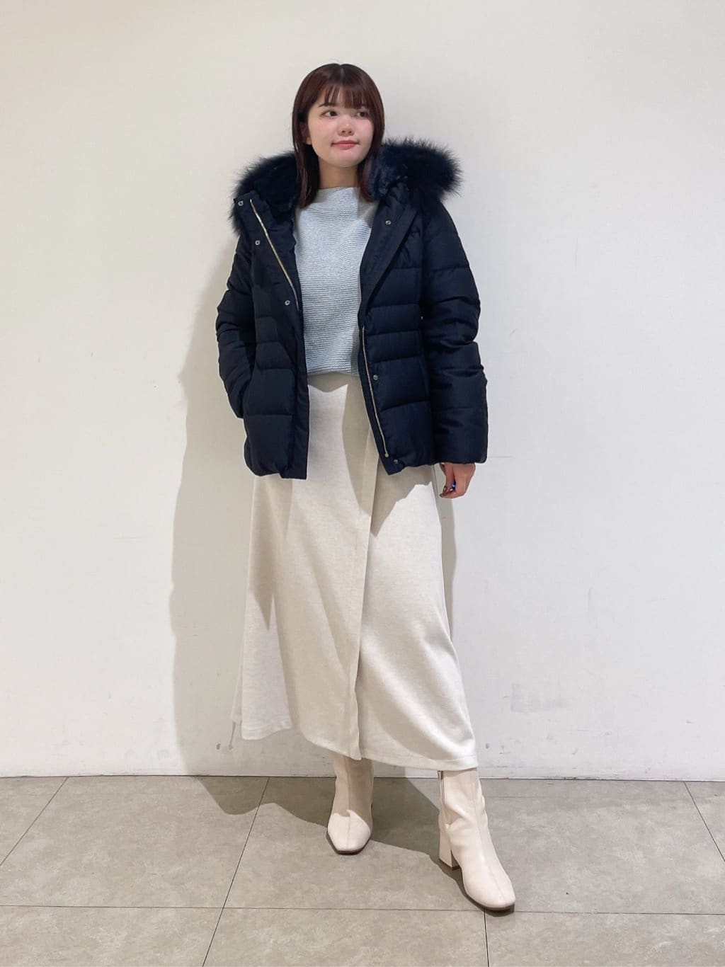 emikaさんの「INDIVI｜【名品／撥水／抗菌防臭】ショート丈リサイクルダウンコート」を使ったコーディネート