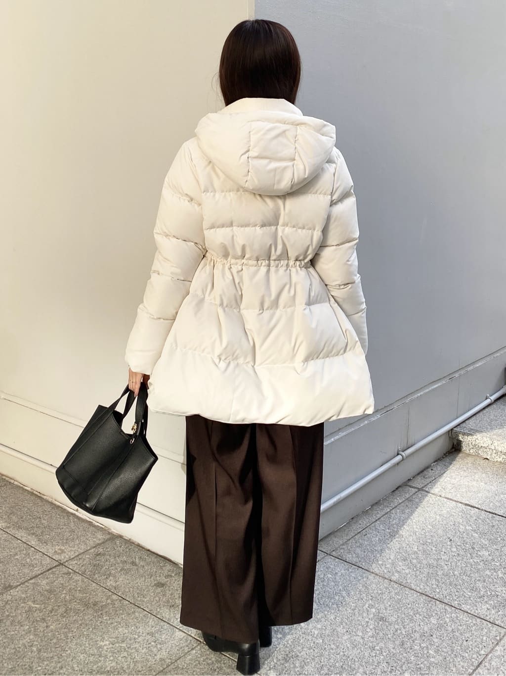 みさかさんの「index｜KAWADAダウンドロストミドルコート【撥水／洗濯機OK／2WAY／静電気防止裏地】《XS～3L》」を使ったコーディネート