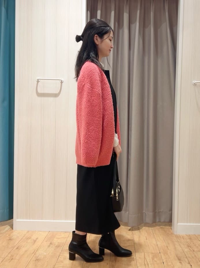 moneさんの「SHOO･LA･RUE｜【S-LL】思わず触れたくなる ふわふわ Vネックニットカーディガン」を使ったコーディネート