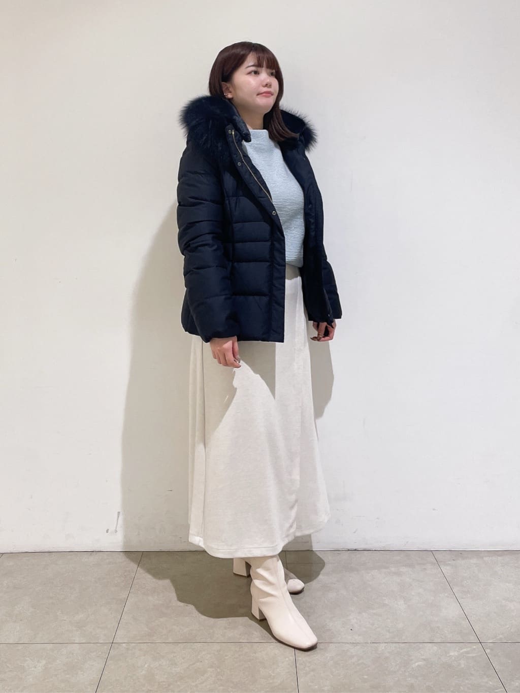 emikaさんの「INDIVI｜【名品／撥水／抗菌防臭】ショート丈リサイクルダウンコート」を使ったコーディネート