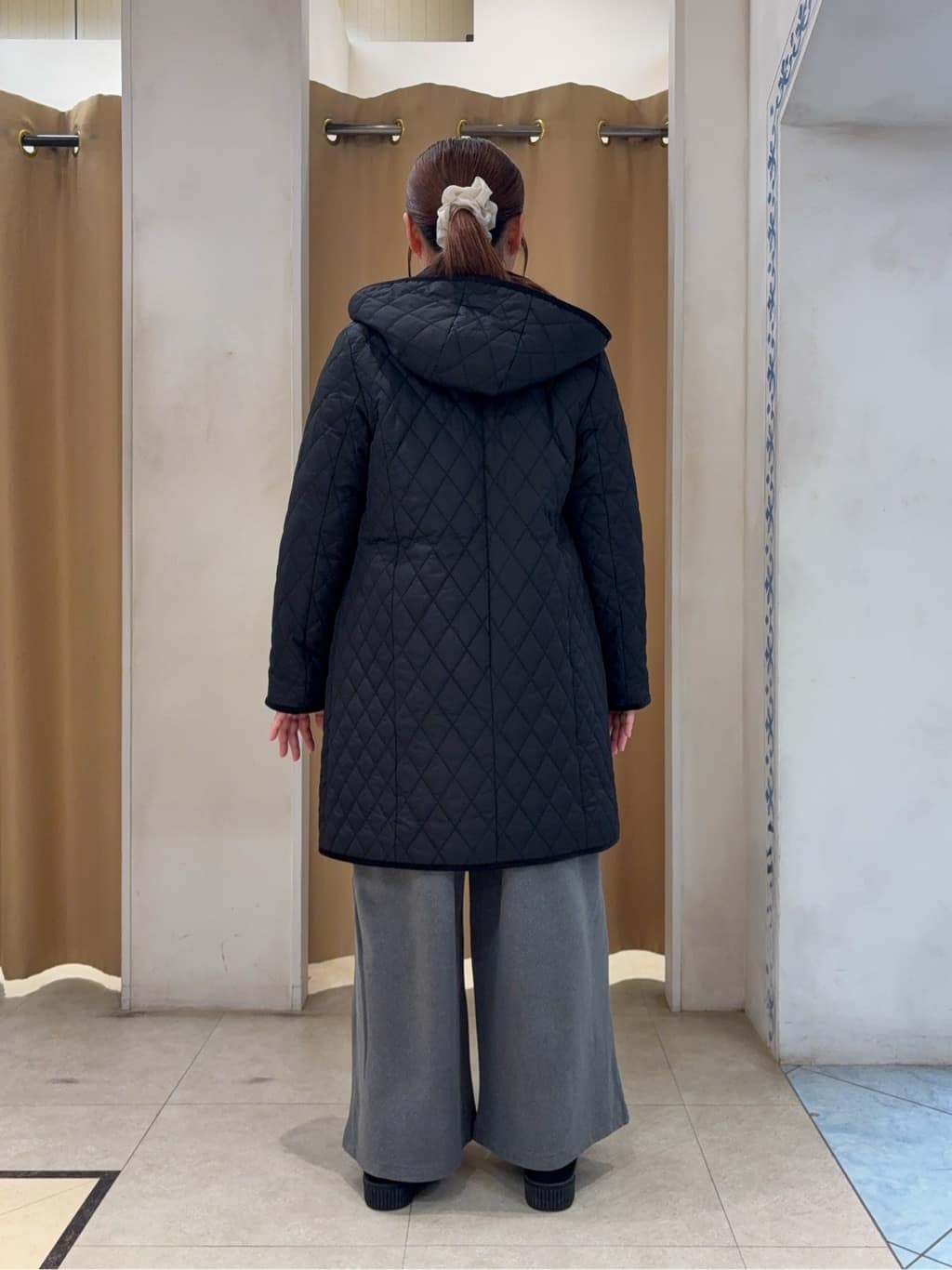 SO(R)Aさんの「SHOO･LA･RUE｜【洗濯機可/S-LL】上品にキラリと華やぐ スパンコールニット」を使ったコーディネート