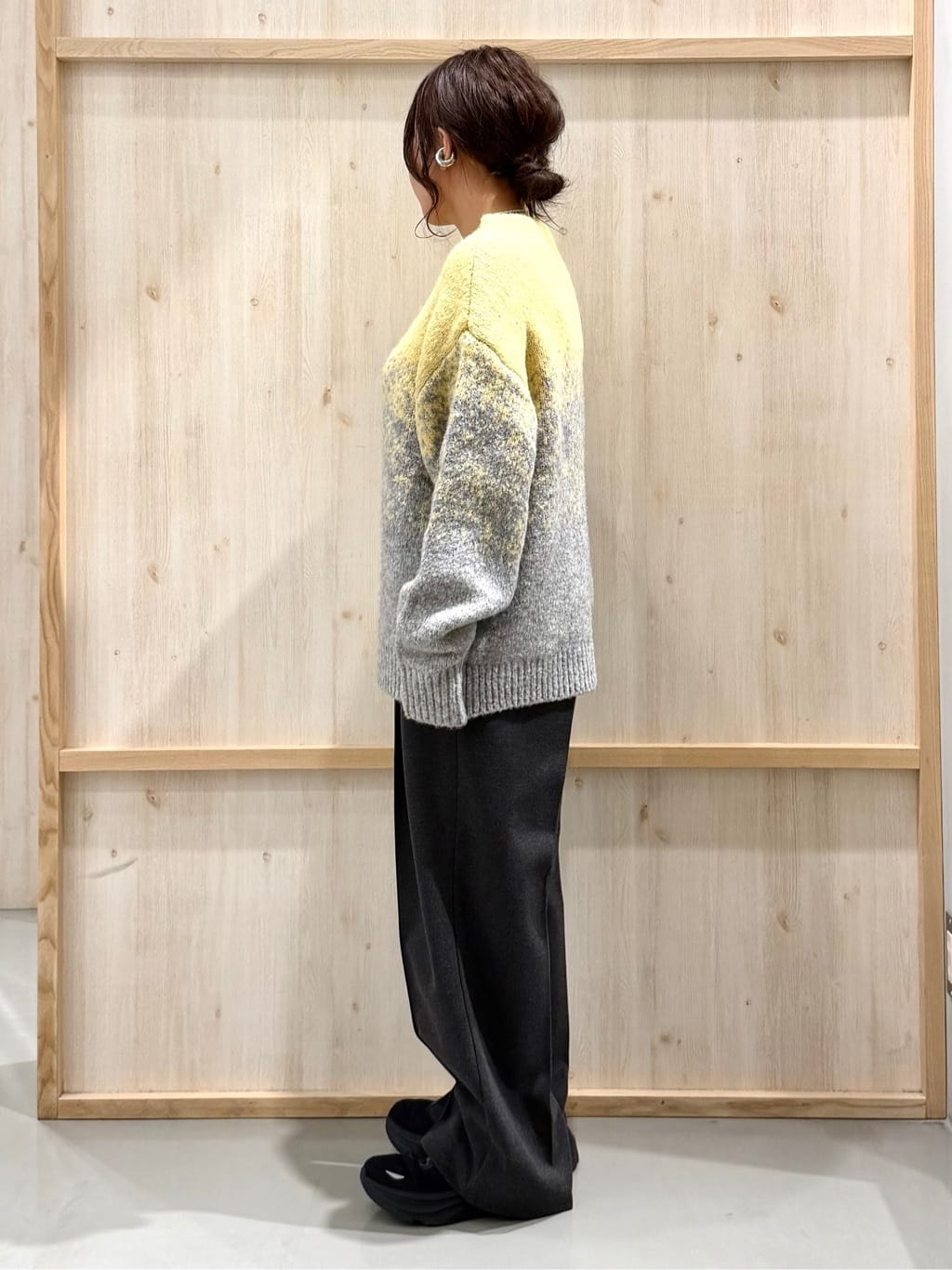 nanaさんの「THE SHOP TK｜バルキーブレンドヤーンニットプルオーバー」を使ったコーディネート