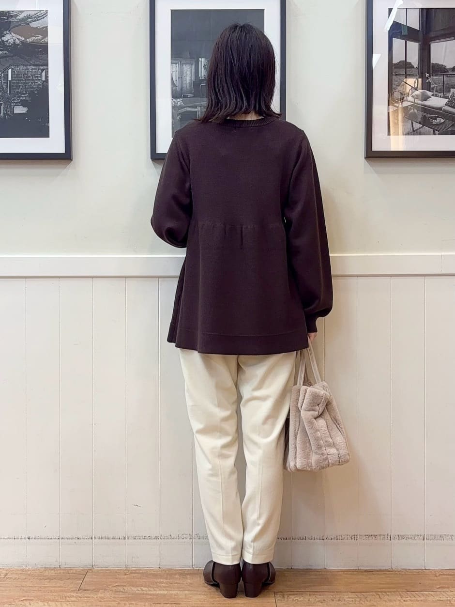 えぬさんの「SHOO･LA･RUE｜気になるお腹周りをカバー ケーブル編みペプラムニット」を使ったコーディネート