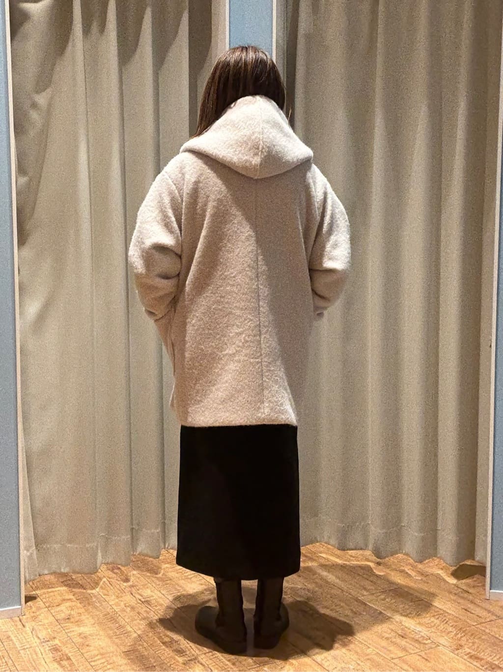 yuさんの「SHOO･LA･RUE｜【あったか】ボリュームフードが小顔効果 スライバーフーディーコート」を使ったコーディネート
