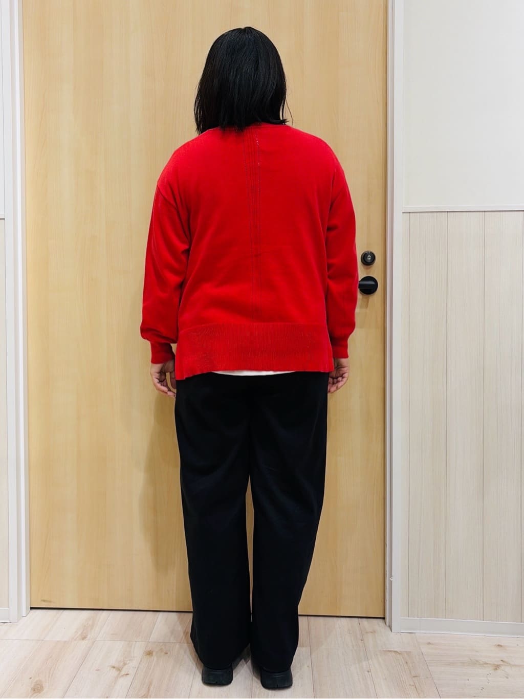 すーさんの「SHOO･LA･RUE｜【洗濯機可/S-LL】キーネックですっきり見え サイドスリット入りカーディガン【CIRCRIC】」を使ったコーディネート