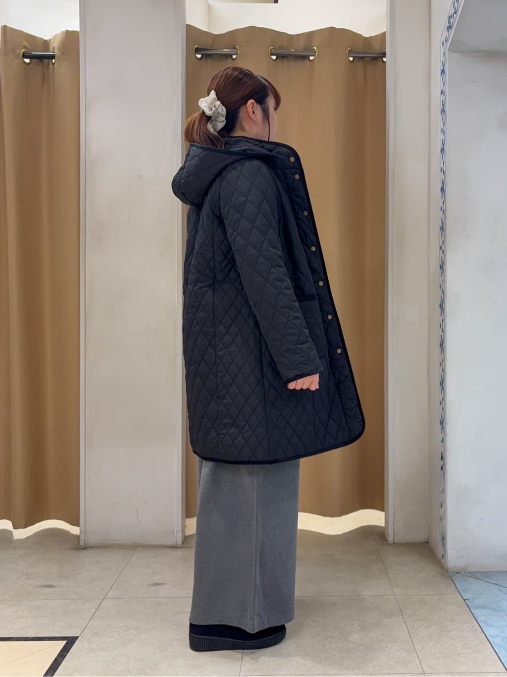 SO(R)Aさんの「SHOO･LA･RUE｜【洗濯機可/S-LL】上品にキラリと華やぐ スパンコールニット」を使ったコーディネート