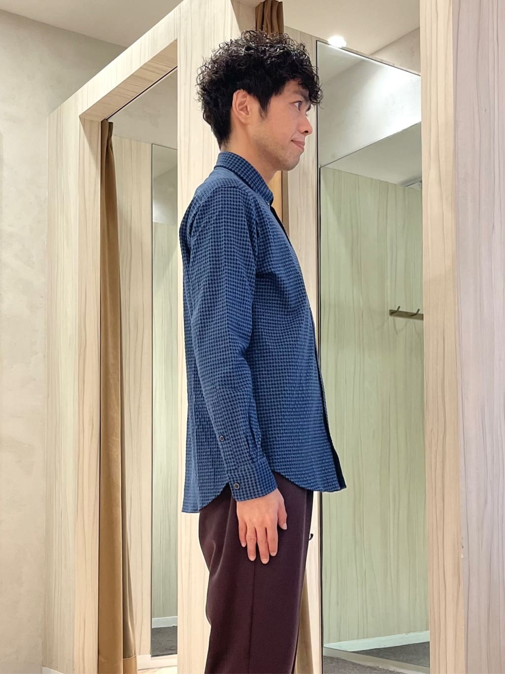 URAさんの「TAKEO KIKUCHI｜【抗菌防臭/シーズンレス】シアサッカーギンガムチェック ストレッチシャツ」を使ったコーディネート