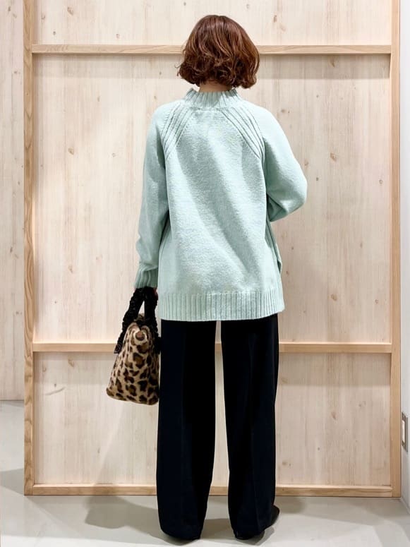 nakoさんの「THE SHOP TK｜ふんわり柔らかきれい色 ウール混ハイネックニット」を使ったコーディネート