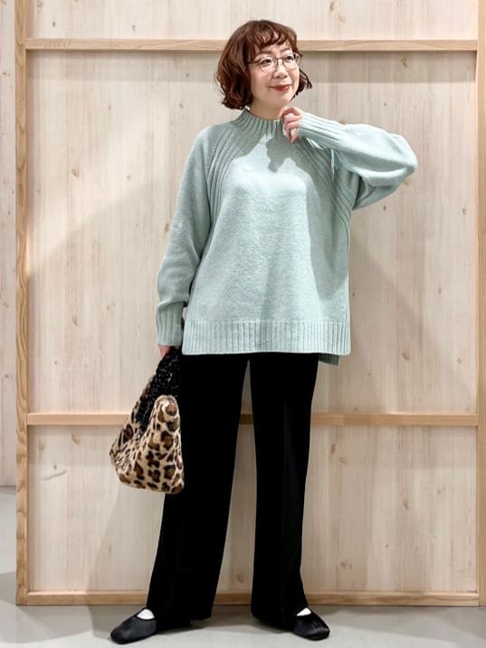 nakoさんの「THE SHOP TK｜ふんわり柔らかきれい色 ウール混ハイネックニット」を使ったコーディネート