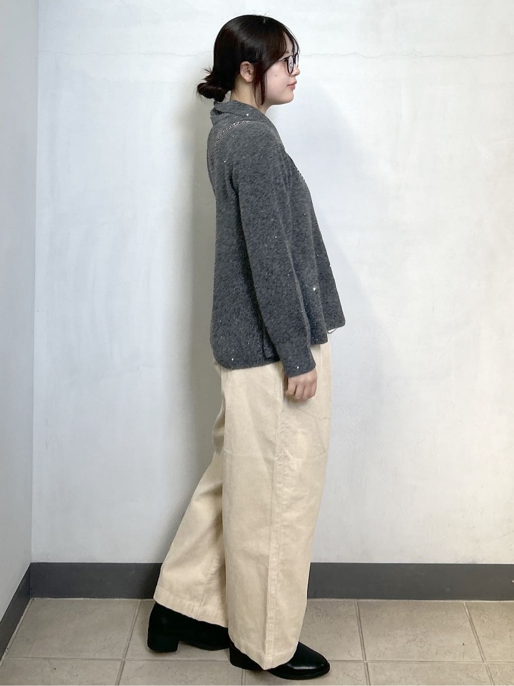 sayaさんの「OPAQUE.CLIP｜スパンコールラメ衿2WAYペプラムニット【洗濯機OK】」を使ったコーディネート