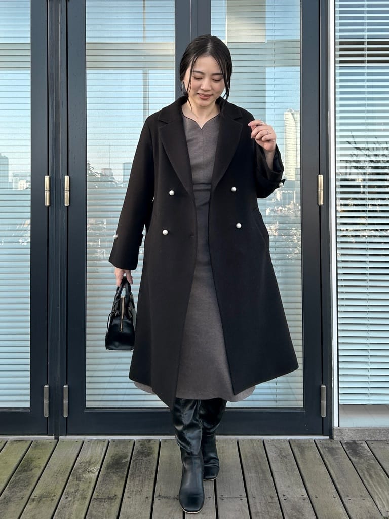 shinoさんの「Couture brooch｜【大人上品・ベルト付き】パール調釦チェスターコート」を使ったコーディネート