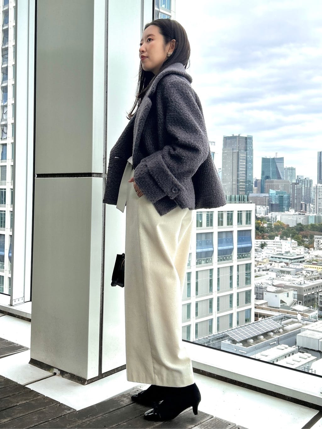 teiさんの「Couture brooch｜【上品華やか・通勤】ラメツイード ワイドパンツ」を使ったコーディネート