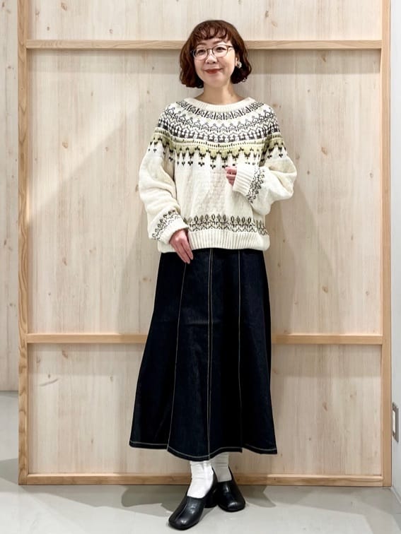nakoさんの「THE SHOP TK｜上品さと少しの遊び心を モール求心柄ニット」を使ったコーディネート