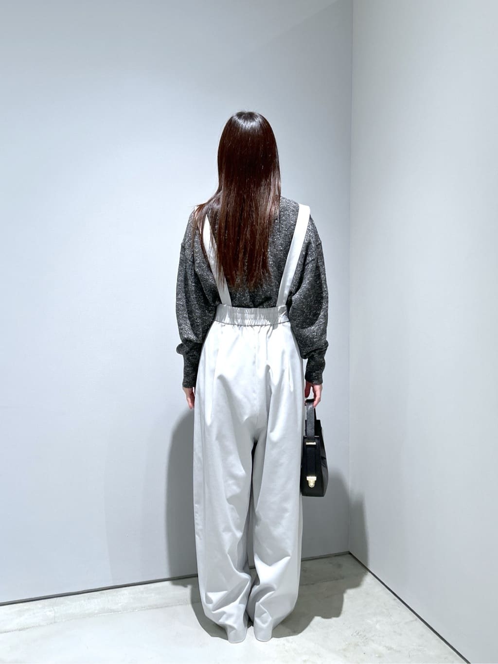 Renoさんの「INDIVI｜シャインテーパードサロペット」を使ったコーディネート