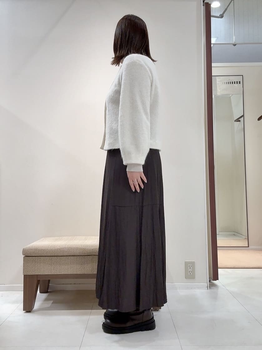 YUIさんの「UNTITLED｜【ジャケット風/メタルボタン】アルパカ混シャギーカーディガン」を使ったコーディネート