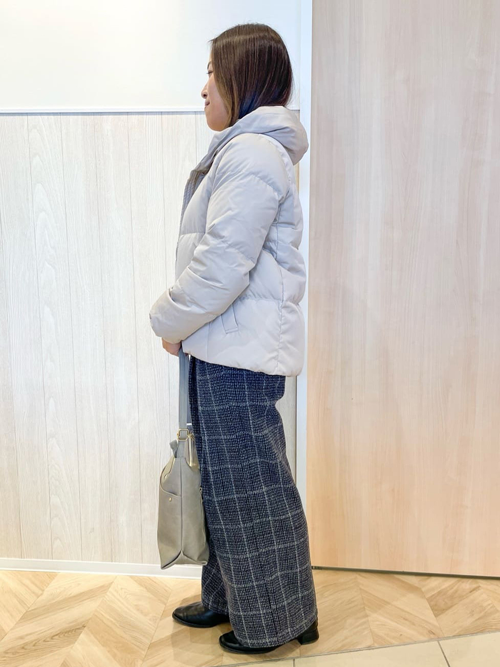 tomoさんの「SHOO･LA･RUE｜【S-LL】きらっと華やか ふんわりラメフェザーニット」を使ったコーディネート