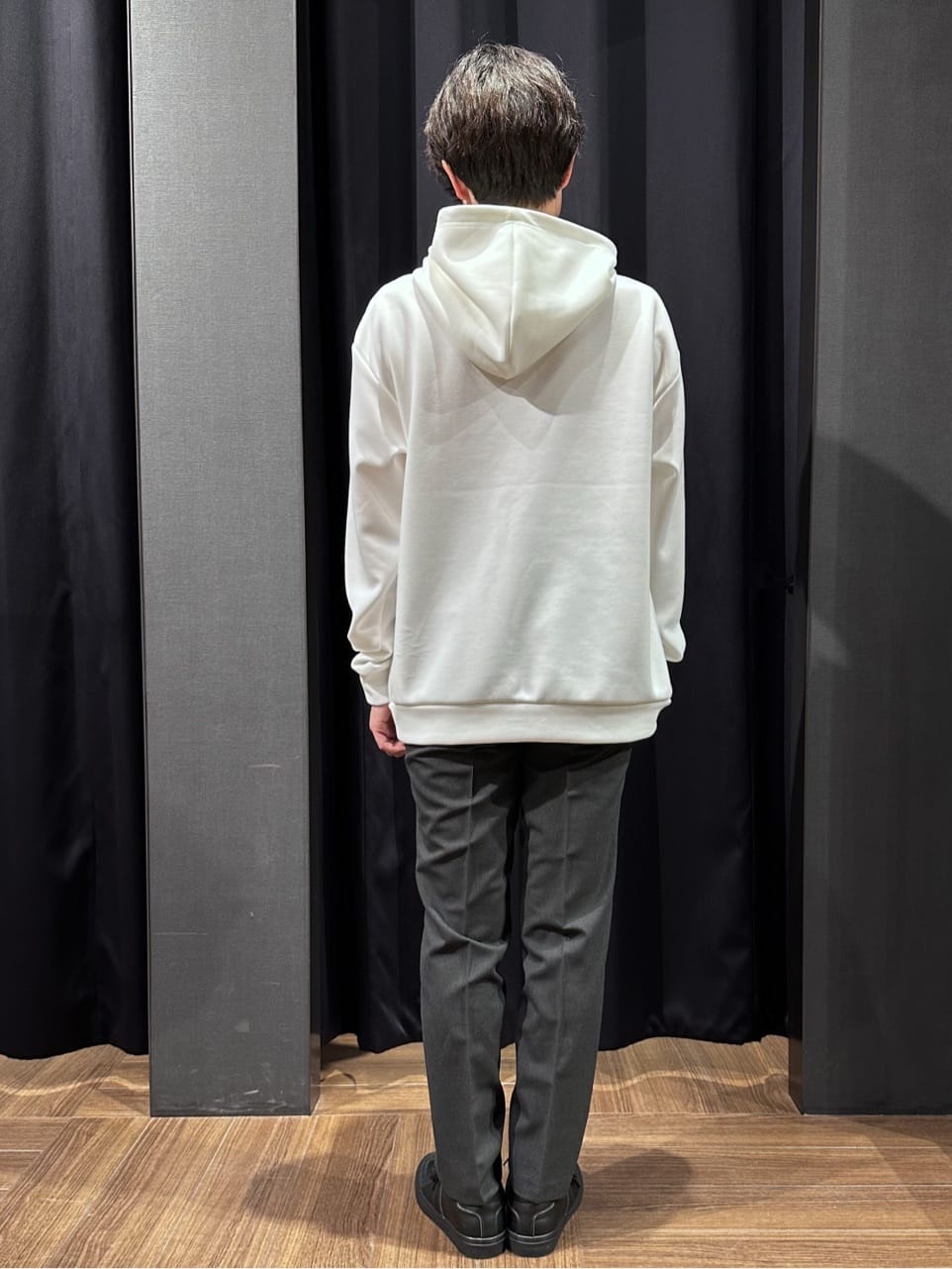 tomoyaさんの「THE SHOP TK｜【大人の休日スタイルにはこれ！】フロントチェック柄ニットパーカ　洗濯機OK」を使ったコーディネート