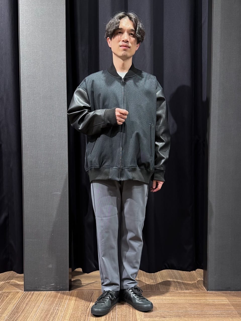 tomoyaさんの「THE SHOP TK｜【1ランク上の大人カジュアルに】異素材コンビ リブブルゾン」を使ったコーディネート