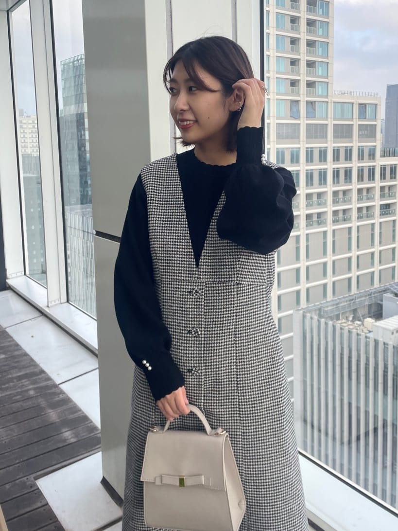abeさんの「Couture brooch｜【洗える/スカラデザイン】パフスリーブ ニット」を使ったコーディネート