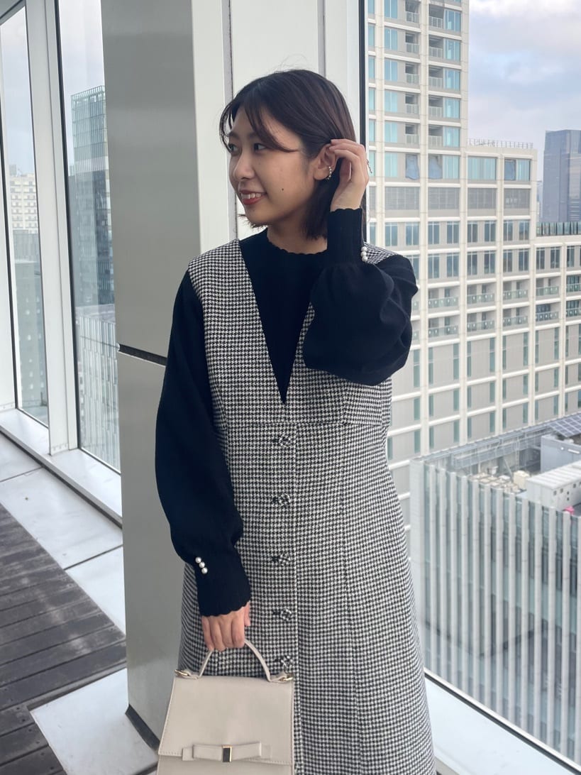 abeさんの「Couture brooch｜【洗える/スカラデザイン】パフスリーブ ニット」を使ったコーディネート