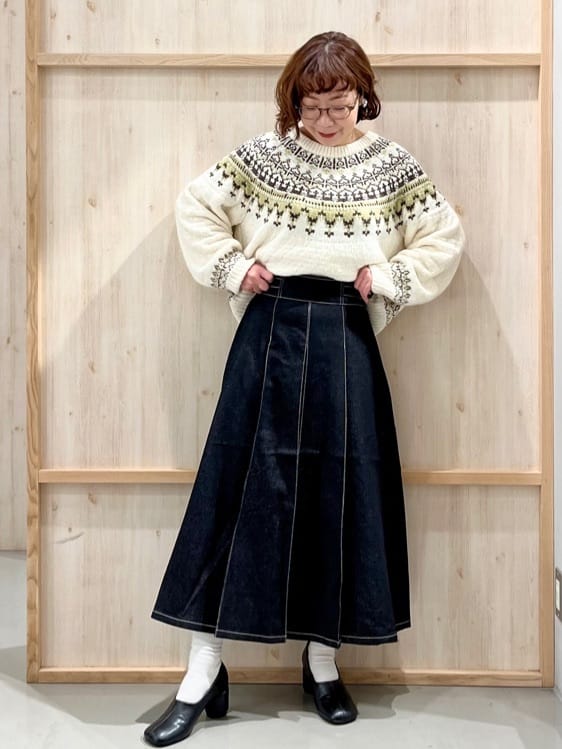 nakoさんの「THE SHOP TK｜上品さと少しの遊び心を モール求心柄ニット」を使ったコーディネート