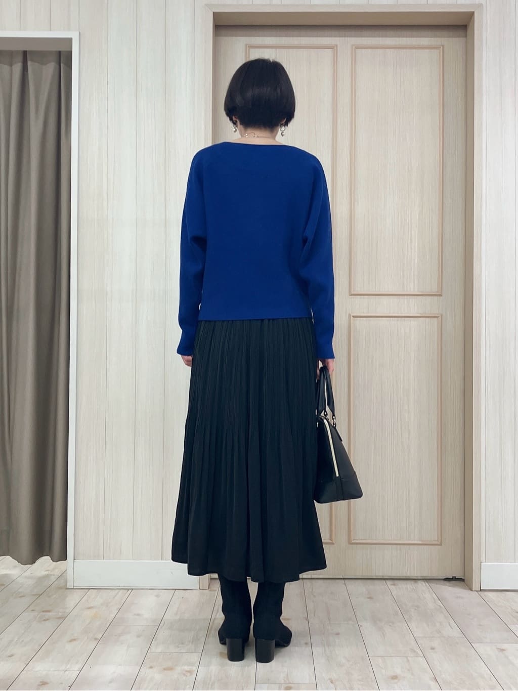 Turnerさんの「SHOO･LA･RUE｜【洗濯機可/着丈選べる】オンにもオフにも 軽やかプリーツスカート」を使ったコーディネート