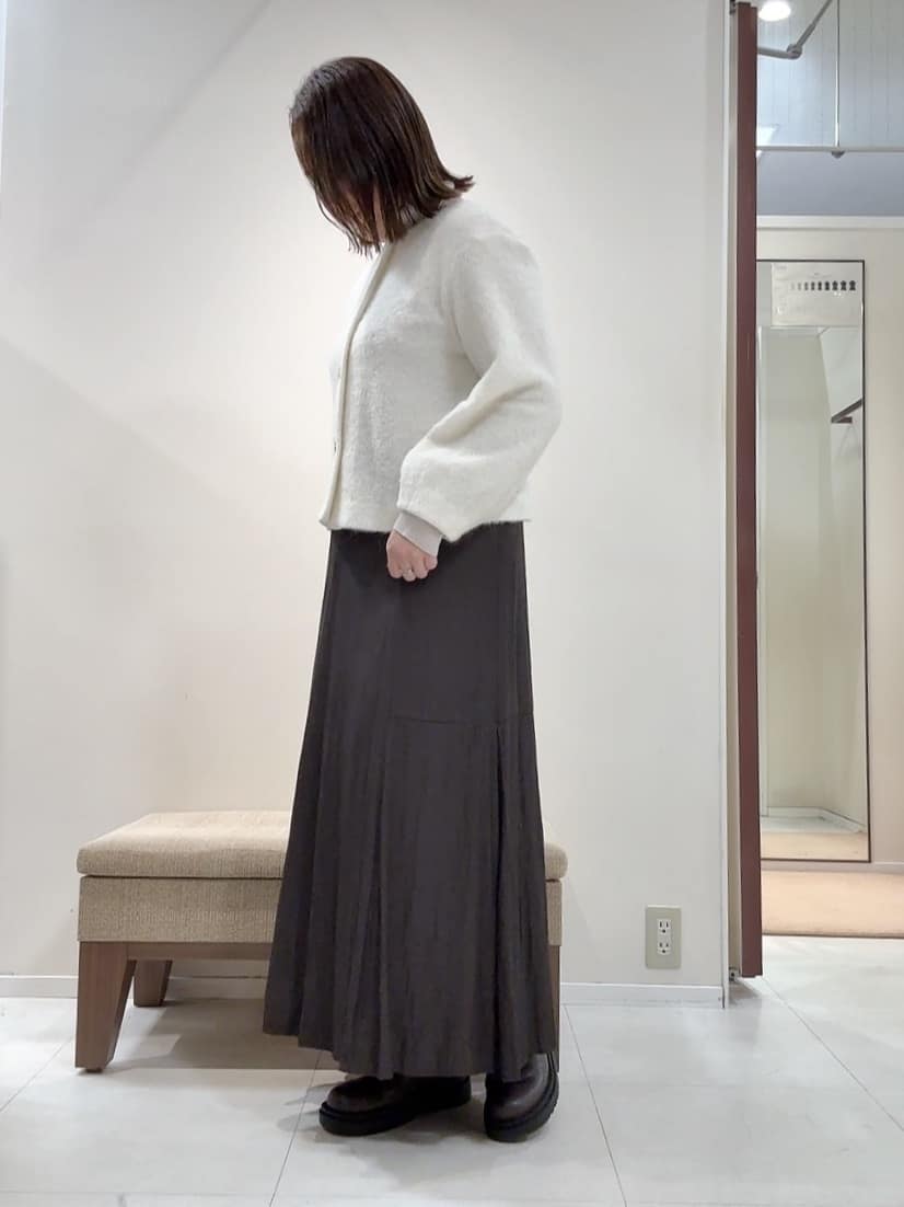 YUIさんの「UNTITLED｜【ジャケット風/メタルボタン】アルパカ混シャギーカーディガン」を使ったコーディネート