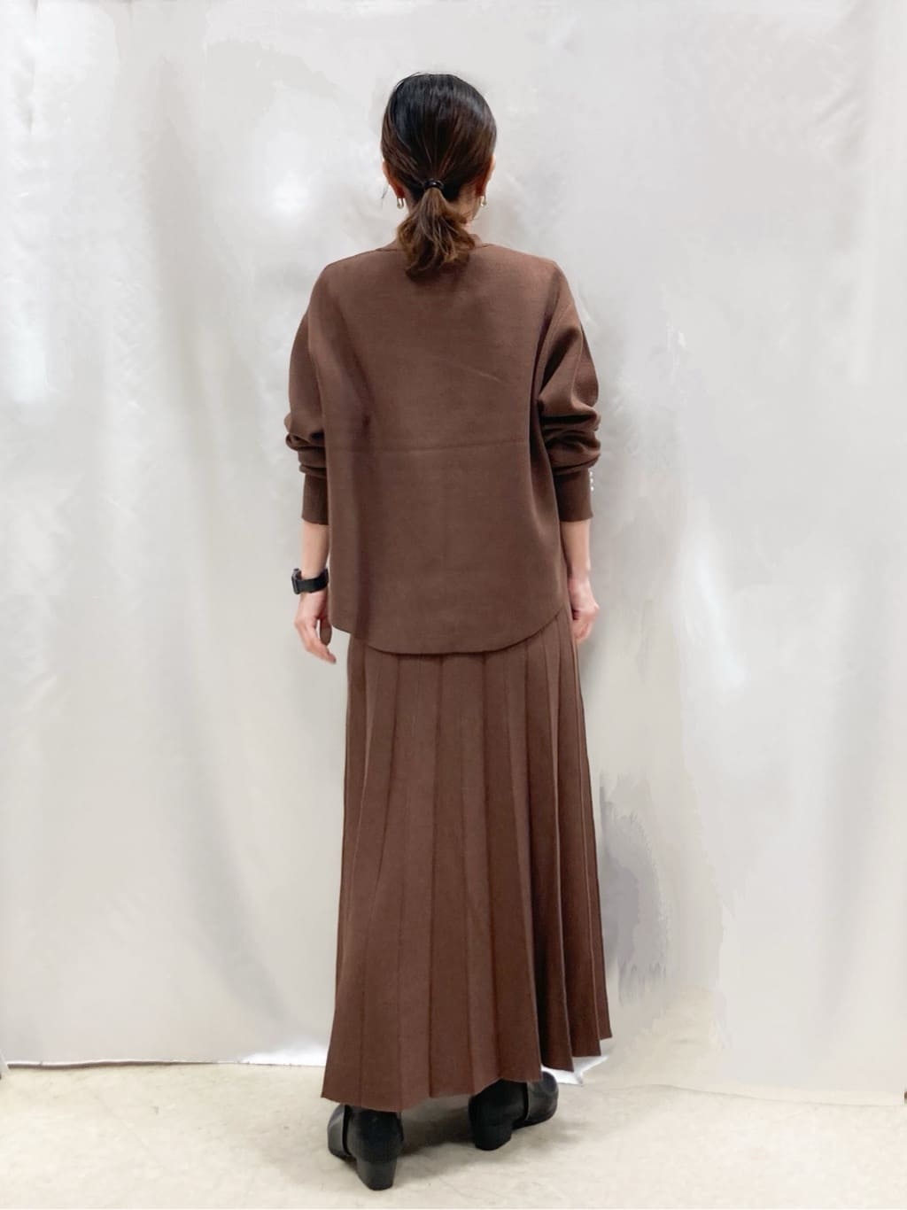 thさんの「SHOO･LA･RUE｜【高レビュー/セットアップ可】女性らしさ際立つ 洗えるもちもちニットスカート」を使ったコーディネート