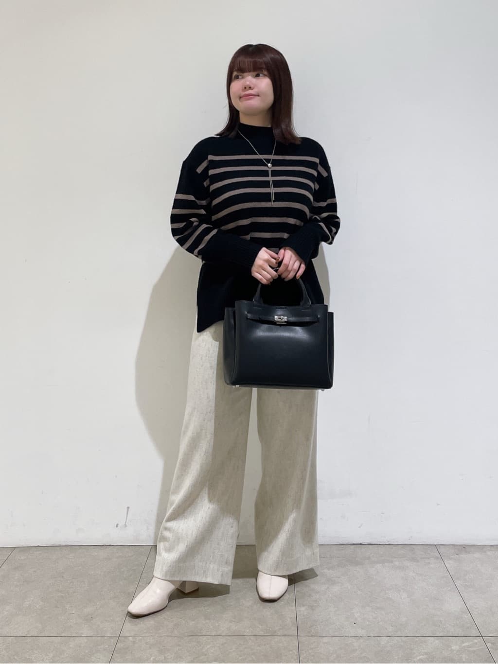 emikaさんの「INDIVI｜【冬ニット人気NO．1！／カシミヤ混】ミドルゲージハイネックニット」を使ったコーディネート