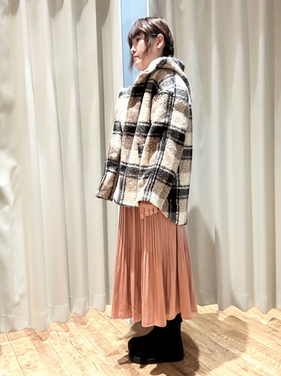 Hikaさんの「SHOO･LA･RUE｜【着丈選べる/あったか】裏に秘密 プリーツスカート」を使ったコーディネート