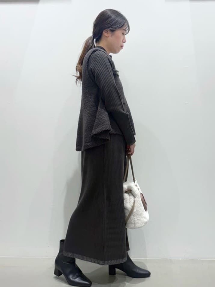 ＷＡさんの「grove｜【2点SET/体型カバー】一枚で決まる、ペプラムベスト&times;ニットワンピース」を使ったコーディネート