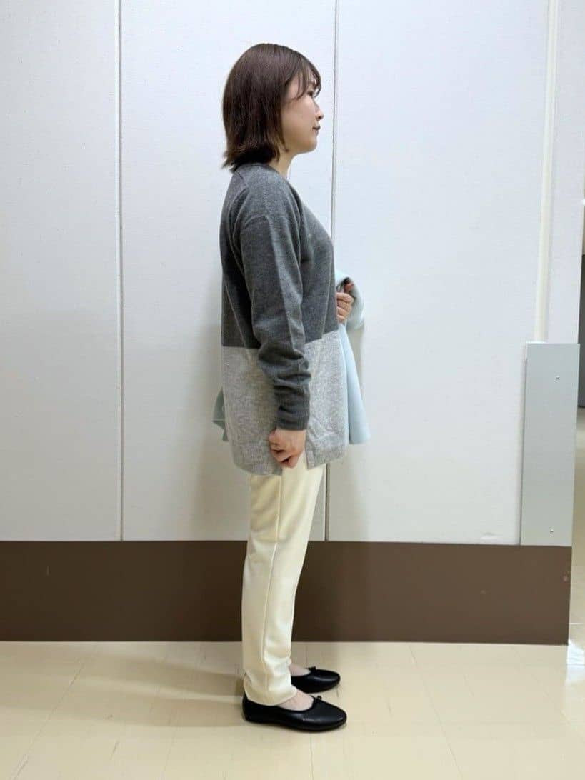 Rikoさんの「INDIVI｜【洗える／チュニック丈／カシミヤ混】スリットデザインVネックニット」を使ったコーディネート