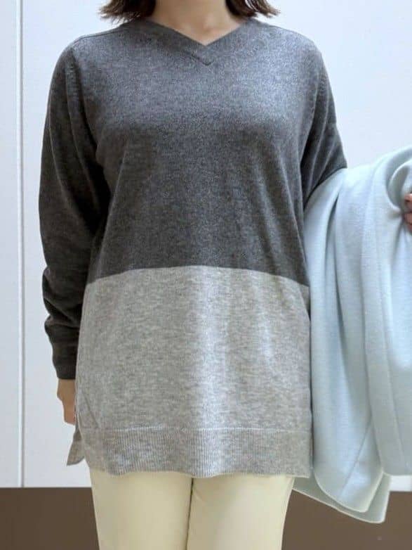 Rikoさんの「INDIVI｜【洗える／チュニック丈／カシミヤ混】スリットデザインVネックニット」を使ったコーディネート