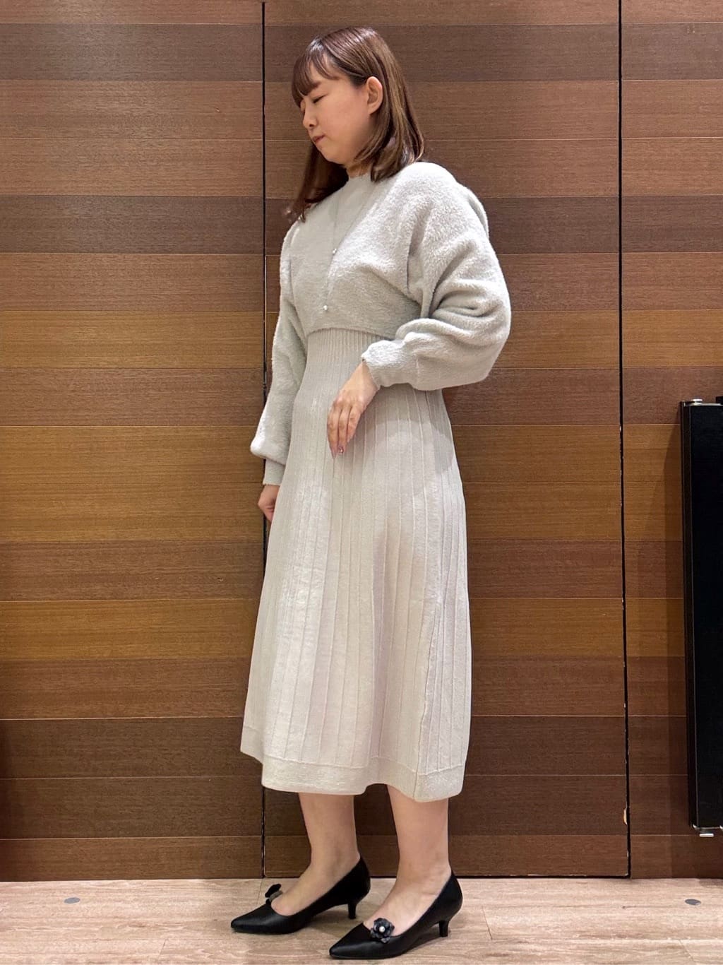 yumeさんの「OPAQUE.CLIP｜ラメフェザープルオーバーセット ニットワンピース【洗濯機OK】《XS～LL》」を使ったコーディネート