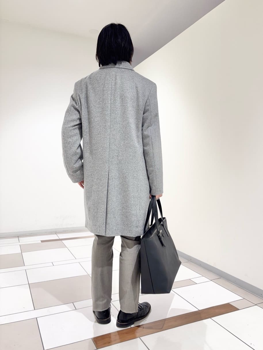 及川さんの「TAKEO KIKUCHI｜カシミヤブレンド ビーバー調ステンカラーコート」を使ったコーディネート