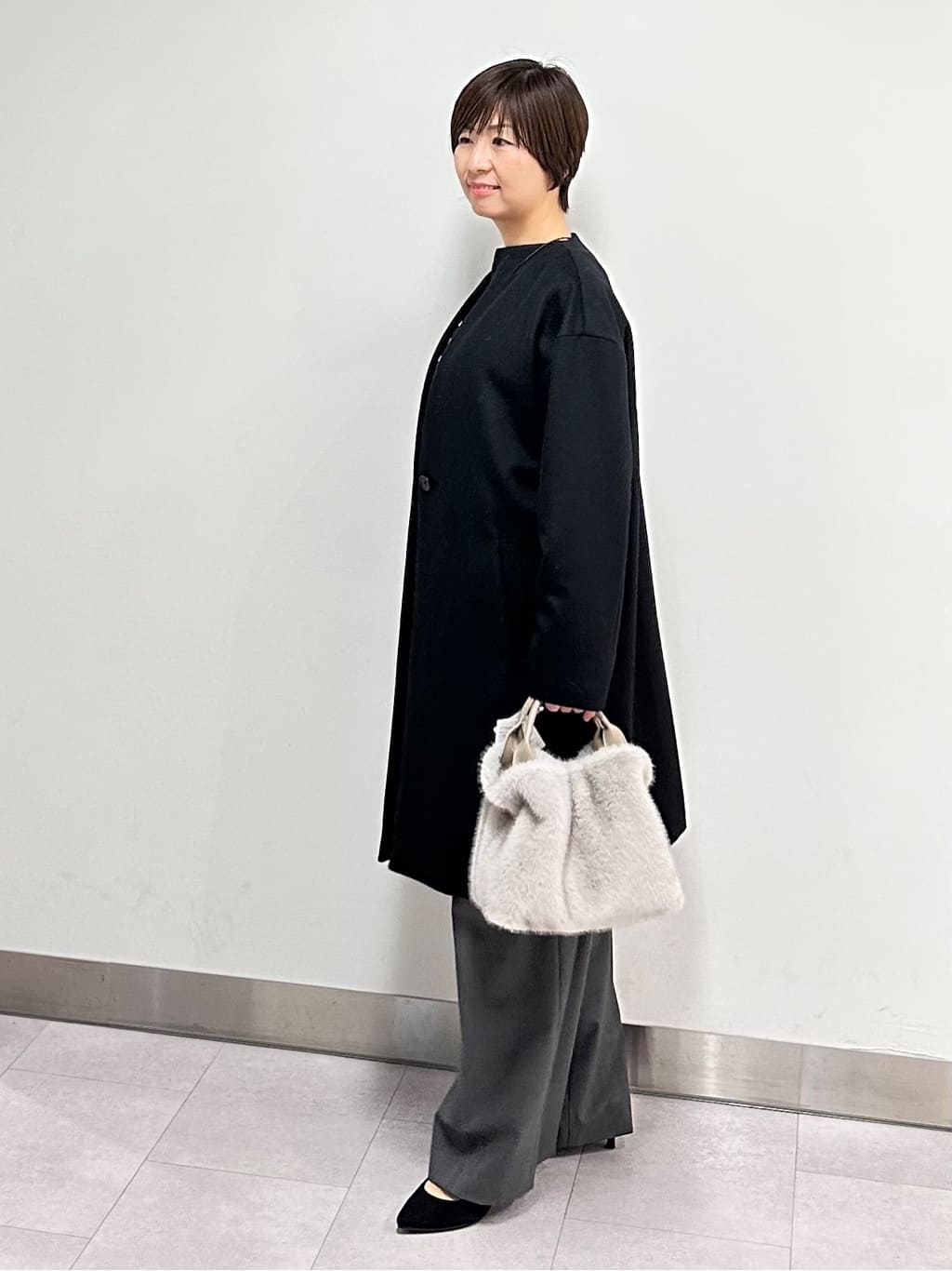 みなこさんの「UNTITLED｜【洗える/ウエスト後ろゴム】ウール混　タックワイドパンツ」を使ったコーディネート