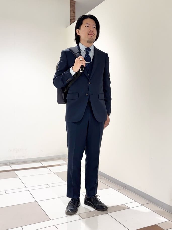 及川さんの「TAKEO KIKUCHI｜【Three by Three】シャイニーシャークピンヘッド スーツ/3ピース対応可」を使ったコーディネート