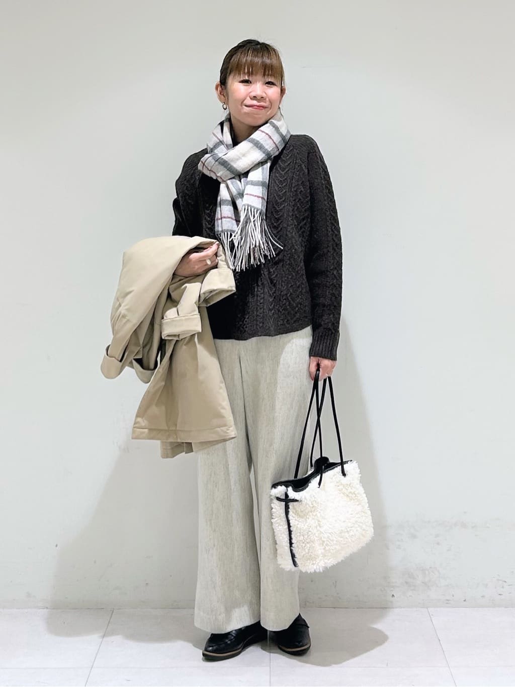 tsuyuさんの「INDIVI｜ウォッシャブルウールストール」を使ったコーディネート