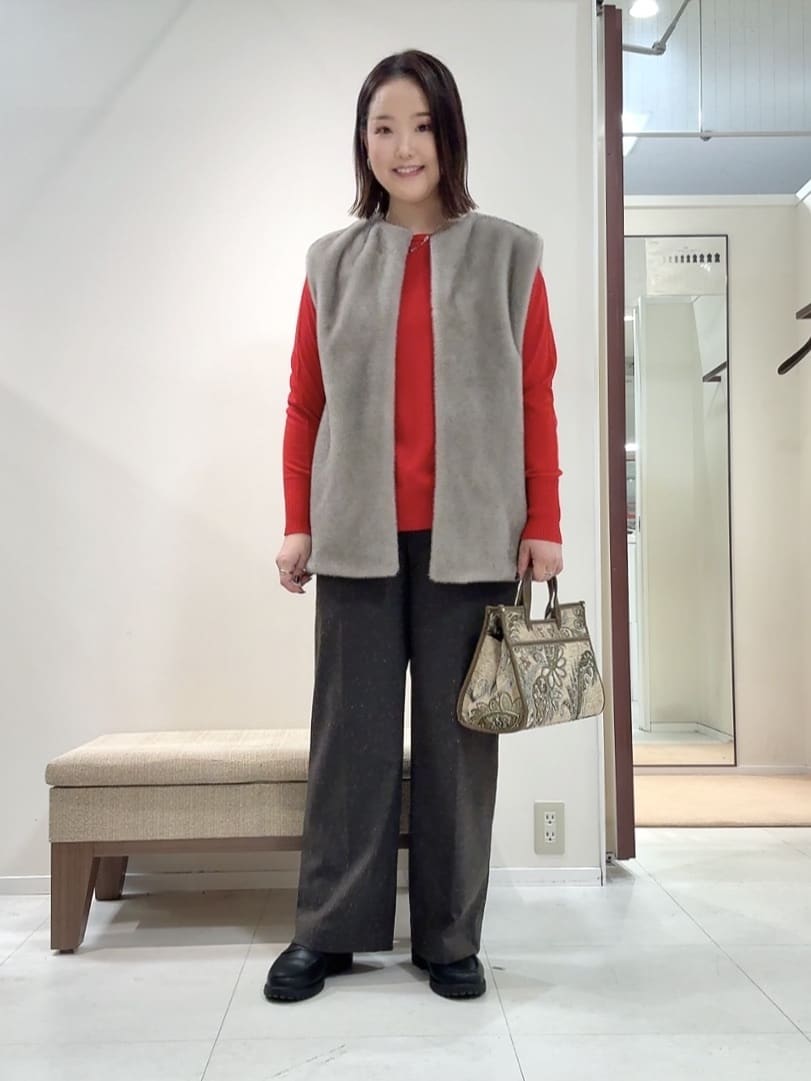 YUIさんの「UNTITLED｜【トレンド/ジレ】フェイクファーベスト」を使ったコーディネート