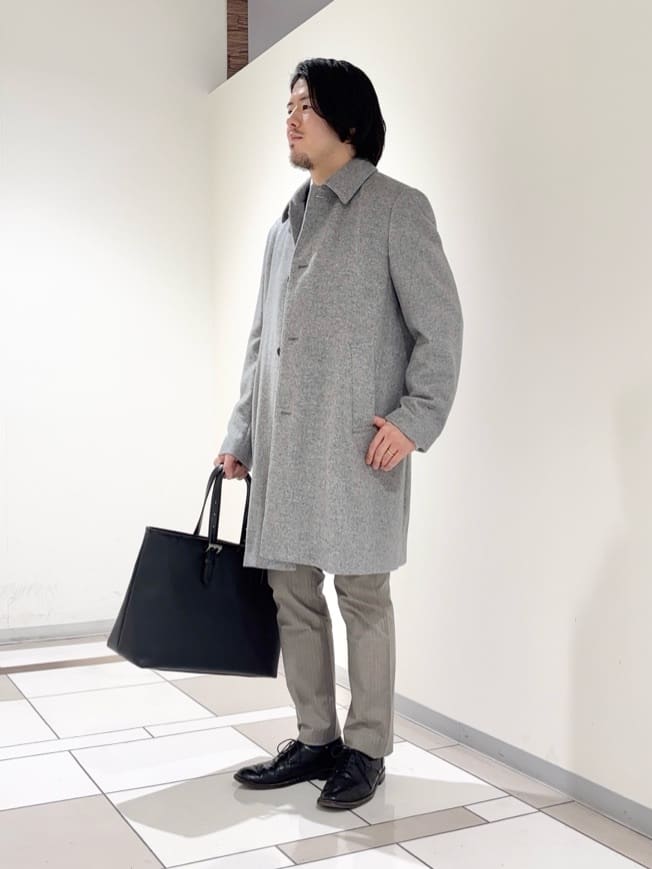 及川さんの「TAKEO KIKUCHI｜カシミヤブレンド ビーバー調ステンカラーコート」を使ったコーディネート