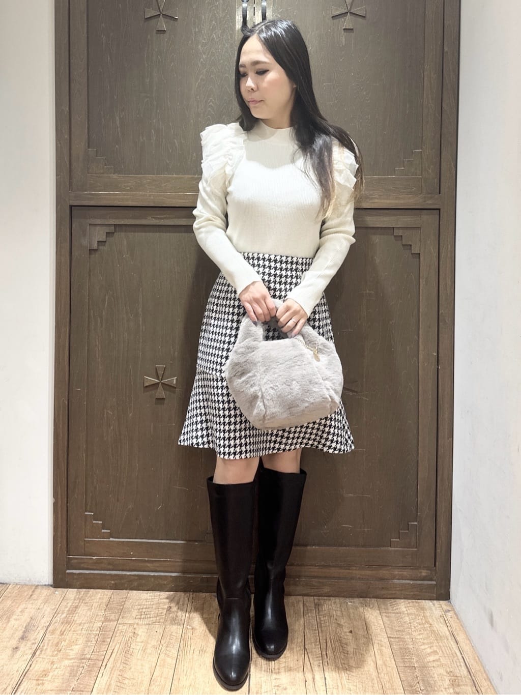 kanaさんの「index｜ショルダーチュールフリルハイネックニット【洗濯機OK／抗ピル】」を使ったコーディネート