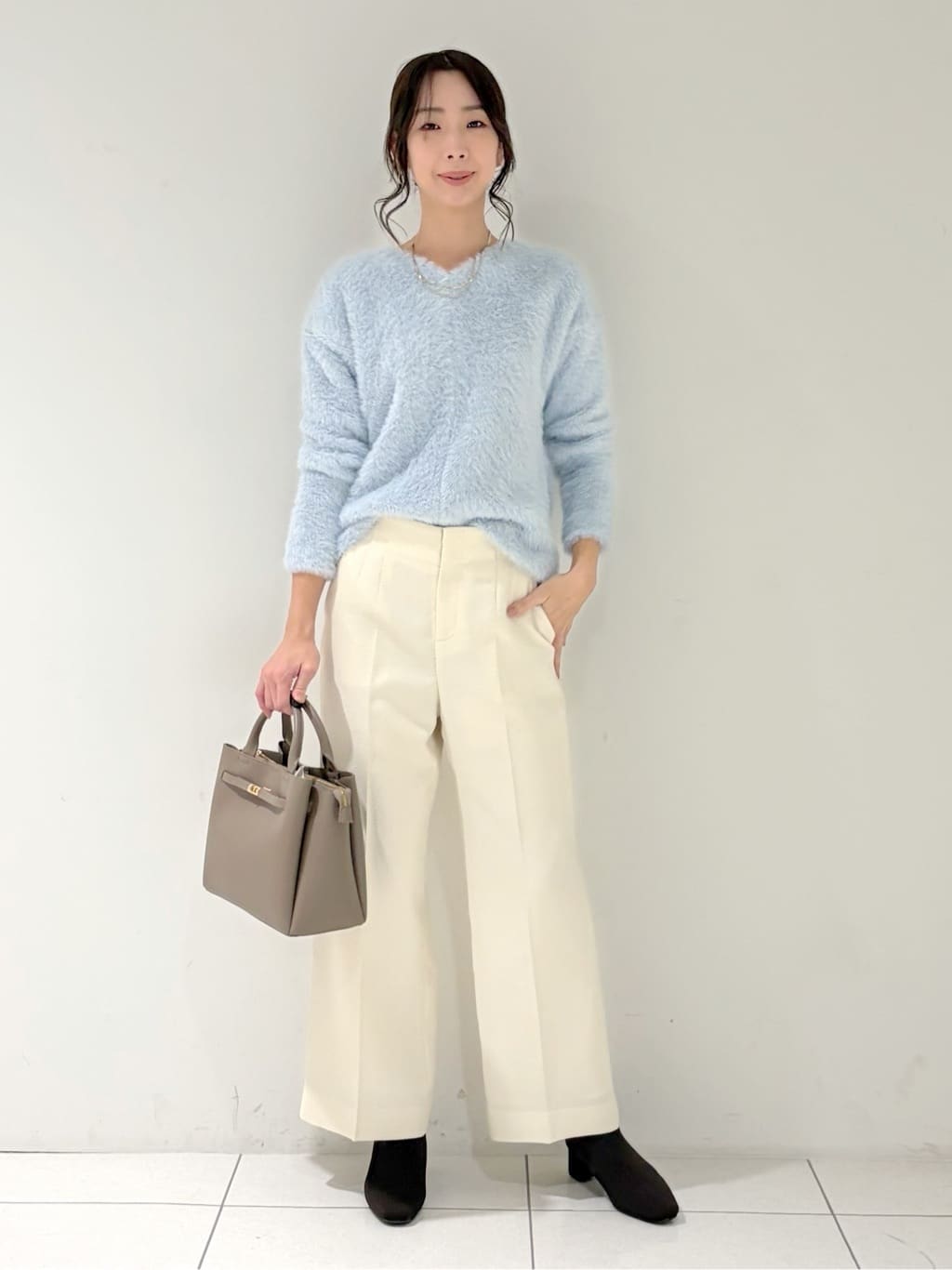 shioriさんの「INDIVI｜【名品／撥水／抗菌防臭】ロング丈リサイクルダウンコート」を使ったコーディネート