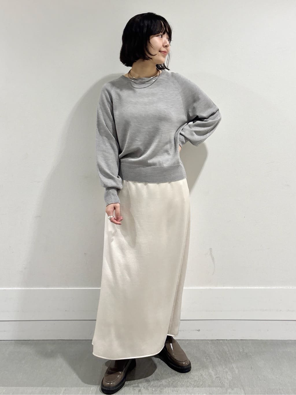 モエカさんの「UNTITLED｜【8色展開／コンパクト丈】レーヨン混 コクーンニット」を使ったコーディネート