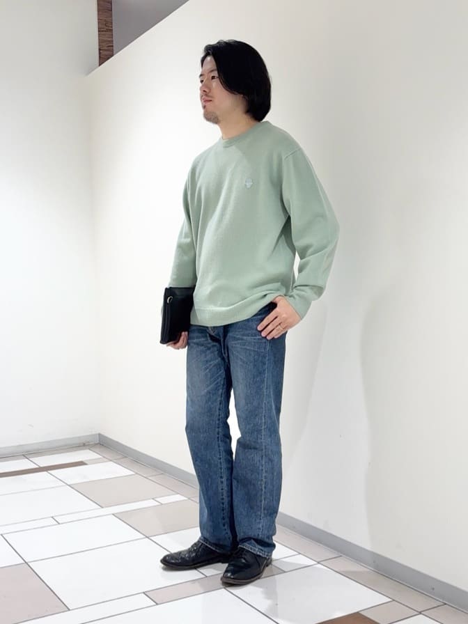 及川さんの「TAKEO KIKUCHI｜【Air Palette Knit】ワンポイント カラーニット プルオーバー」を使ったコーディネート
