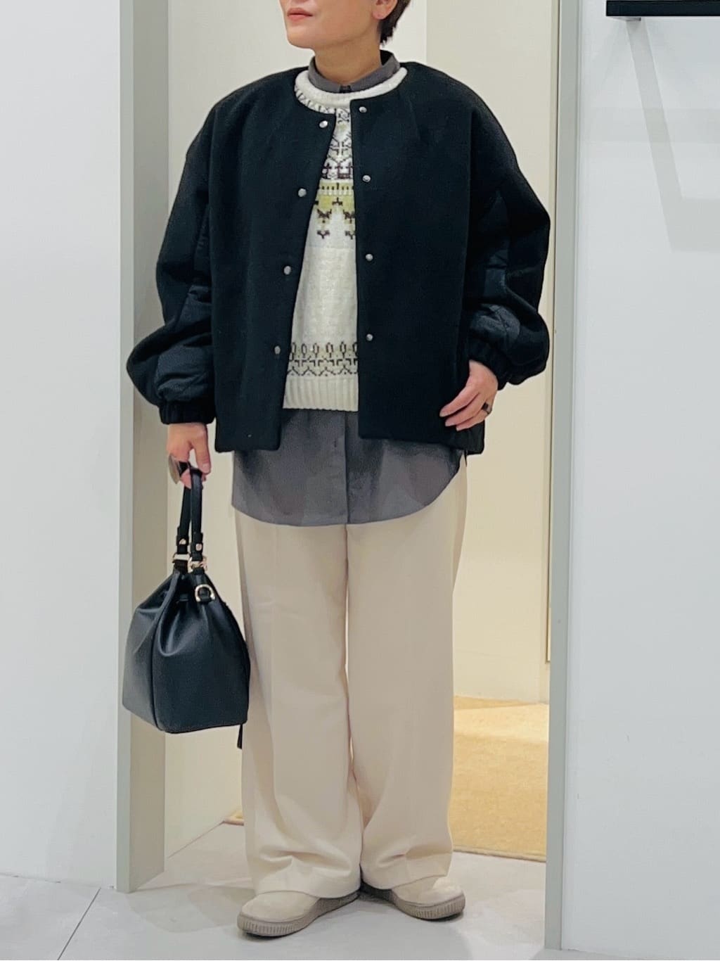 タナさんの「THE SHOP TK｜前後で印象が変わる ドッキングノーカラージャケット」を使ったコーディネート