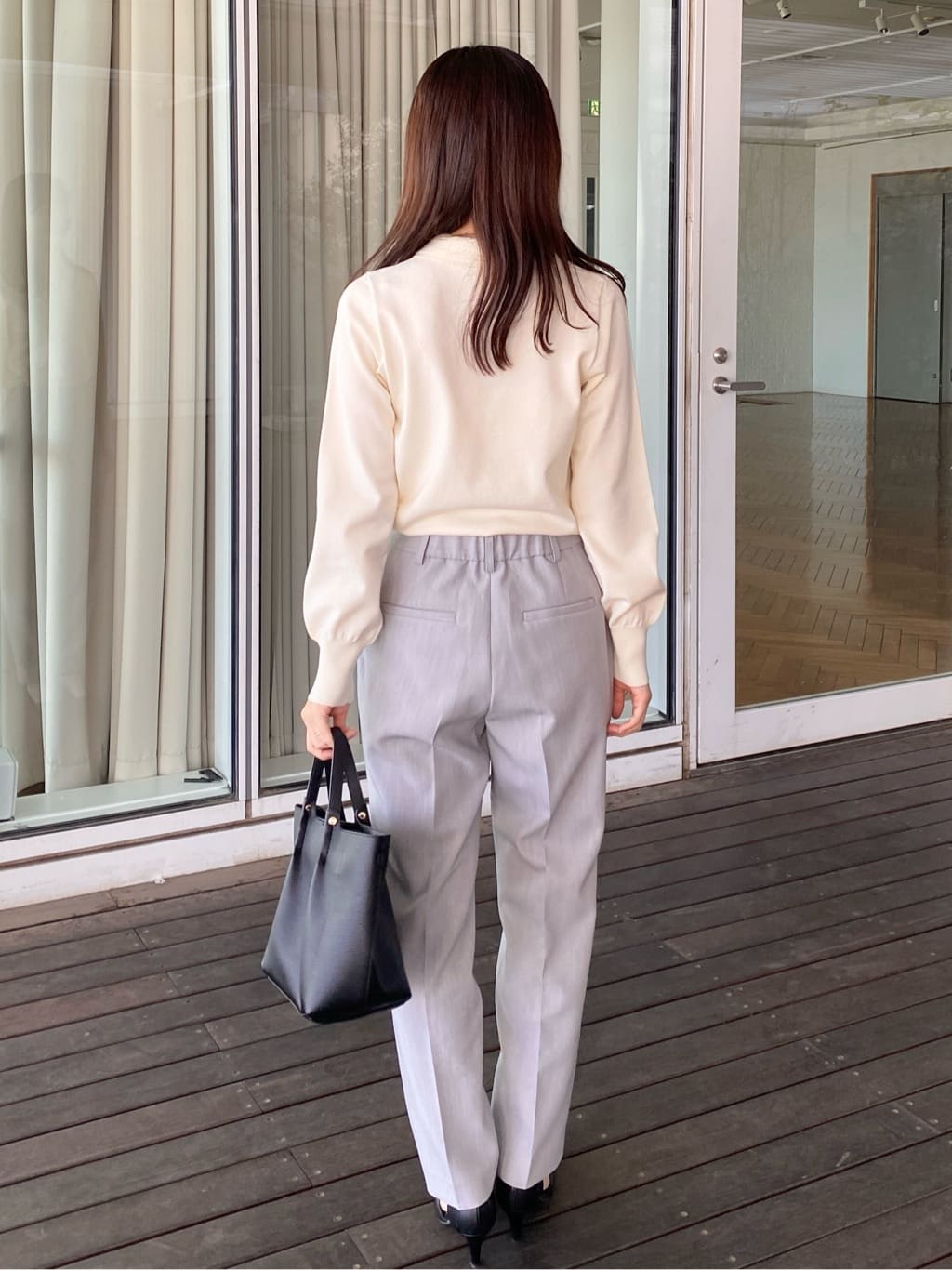 みさかさんの「index｜《丈が選べる》ストレッチテーパードパンツ／セットアップ対応【洗濯機OK／防シワ】」を使ったコーディネート