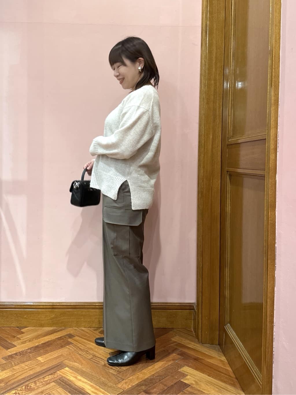 komatsuさんの「DRESSTERIOR｜アルパカブレンドVネックニット」を使ったコーディネート